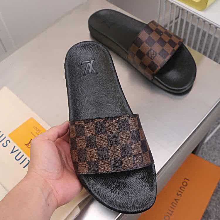 Louis Vuitton Monogram Slippers - DesignerGu