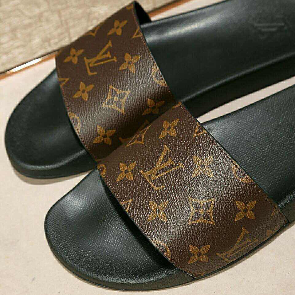 Louis Vuitton Monogram Slippers - DesignerGu