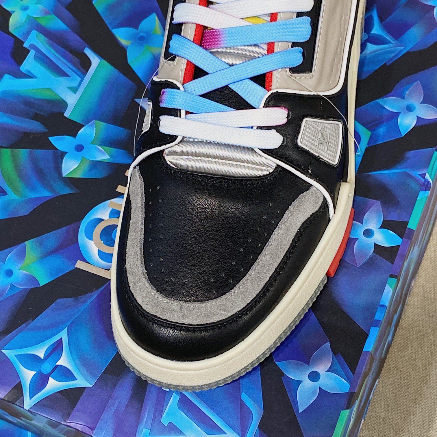 Louis Vuitton Trainer Sneaker - DesignerGu