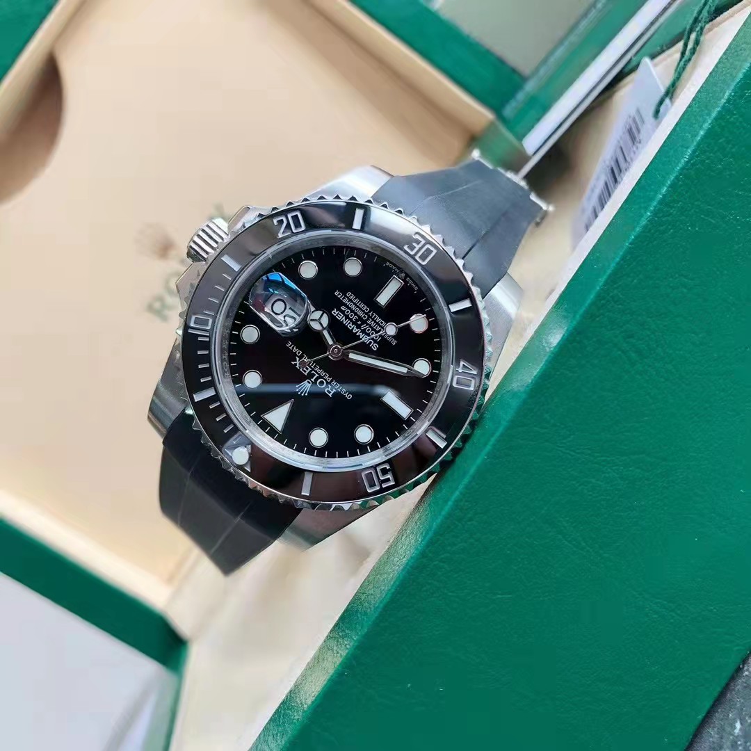 Rolex Oyster Perpetual Date Submariner  - DesignerGu