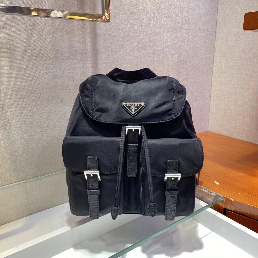 Prada Logo Plaque Backpack(23.5-28-12cm) - DesignerGu