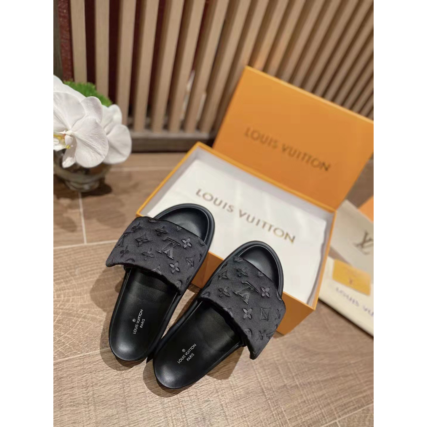 Louis Vuitton Slides - DesignerGu