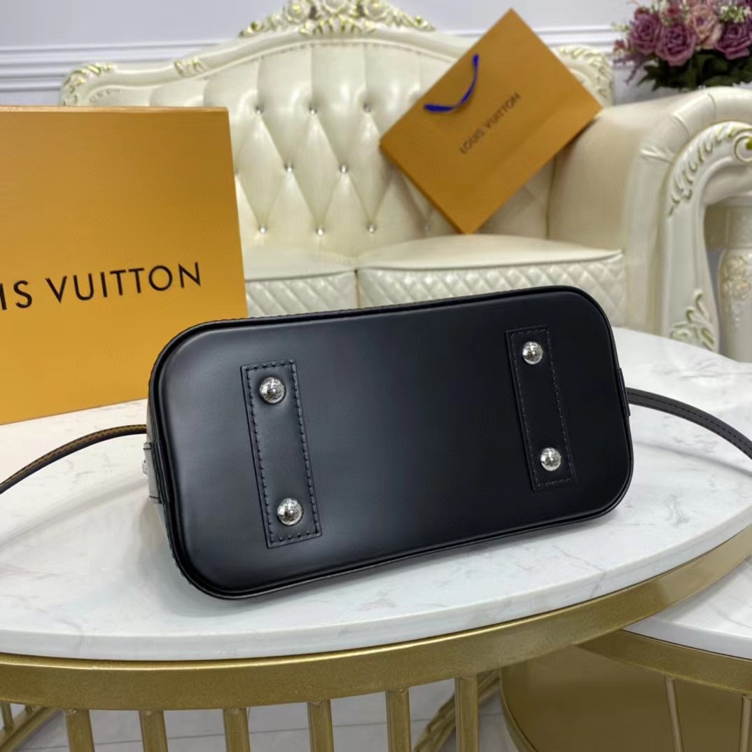 Louis Vuitton  Black Shoulder Bag （23.5-17.5-11.5CM） - DesignerGu