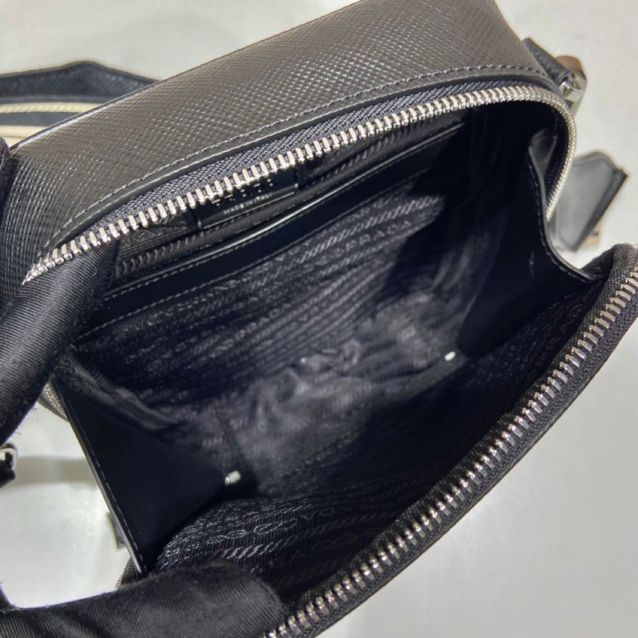 Prada Leather Shoulder Bag（19-16-5.5CM） - DesignerGu