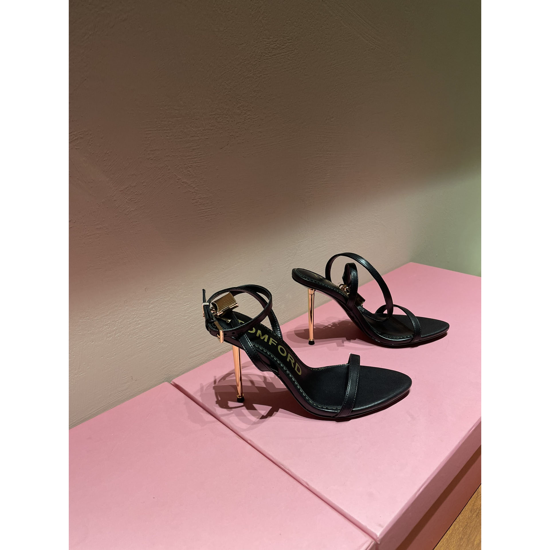 Tom Ford Black Padlock Sandals - DesignerGu