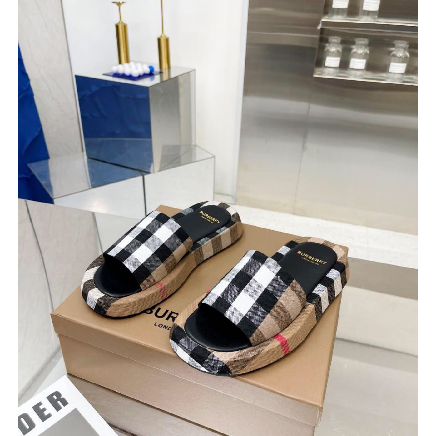 Burberry Check Print Slides - DesignerGu