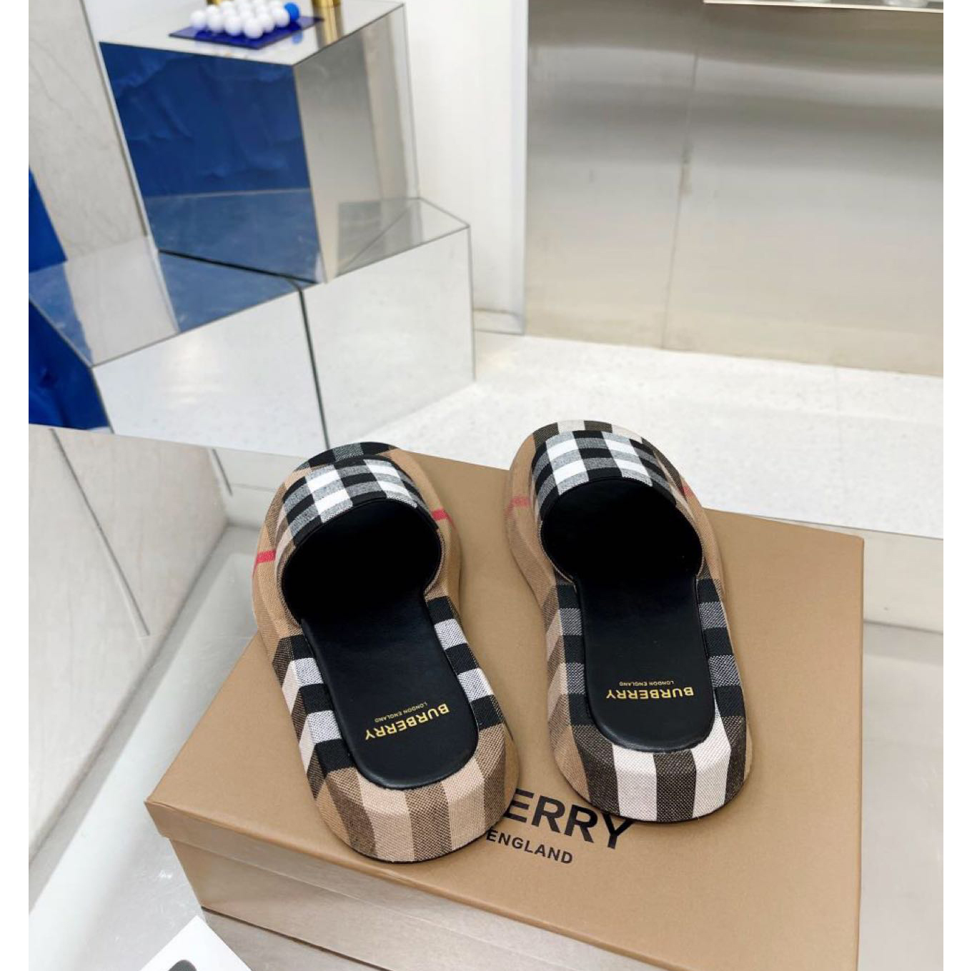 Burberry Check Print Slides - DesignerGu