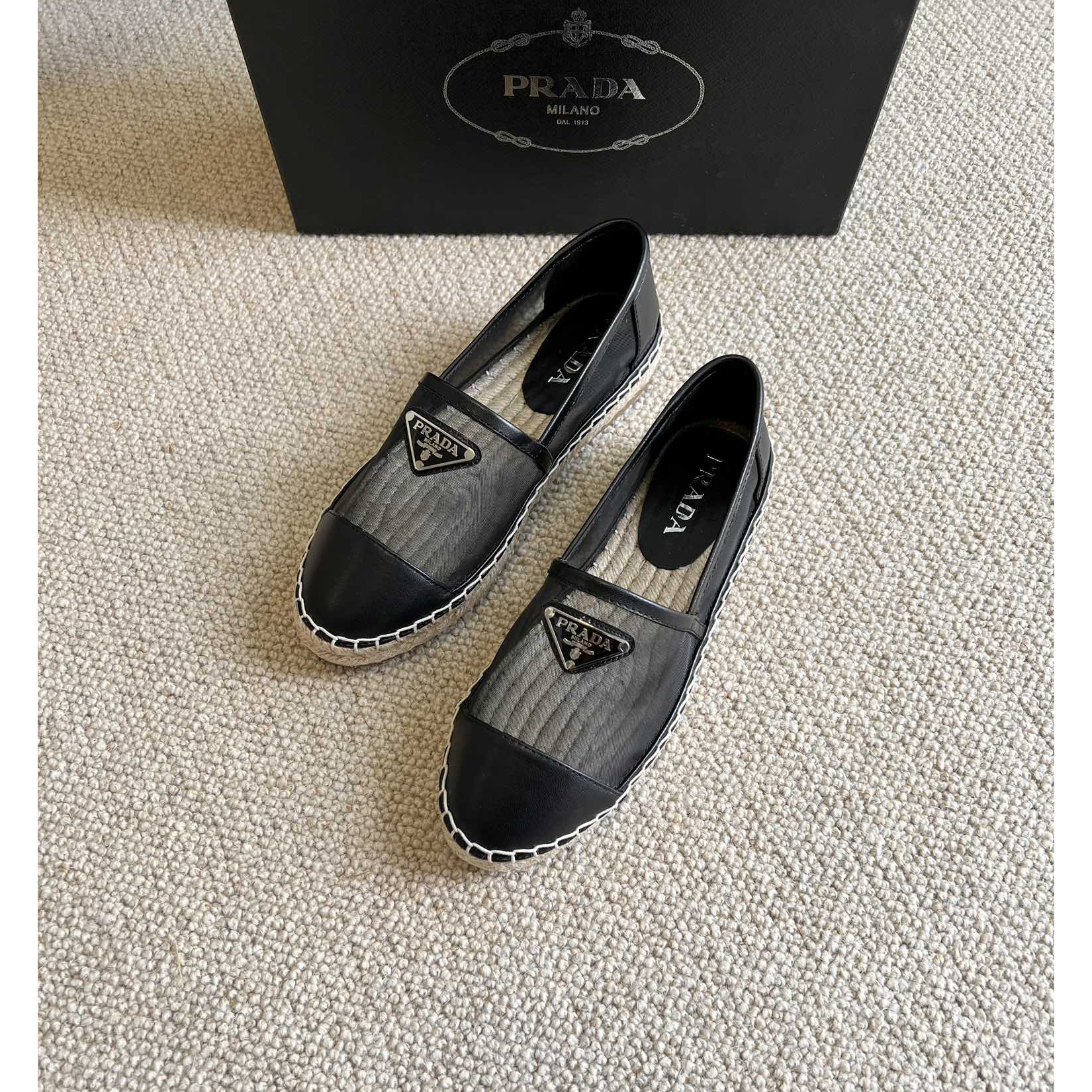 Prada  Logo  Woman Black Loafers - DesignerGu