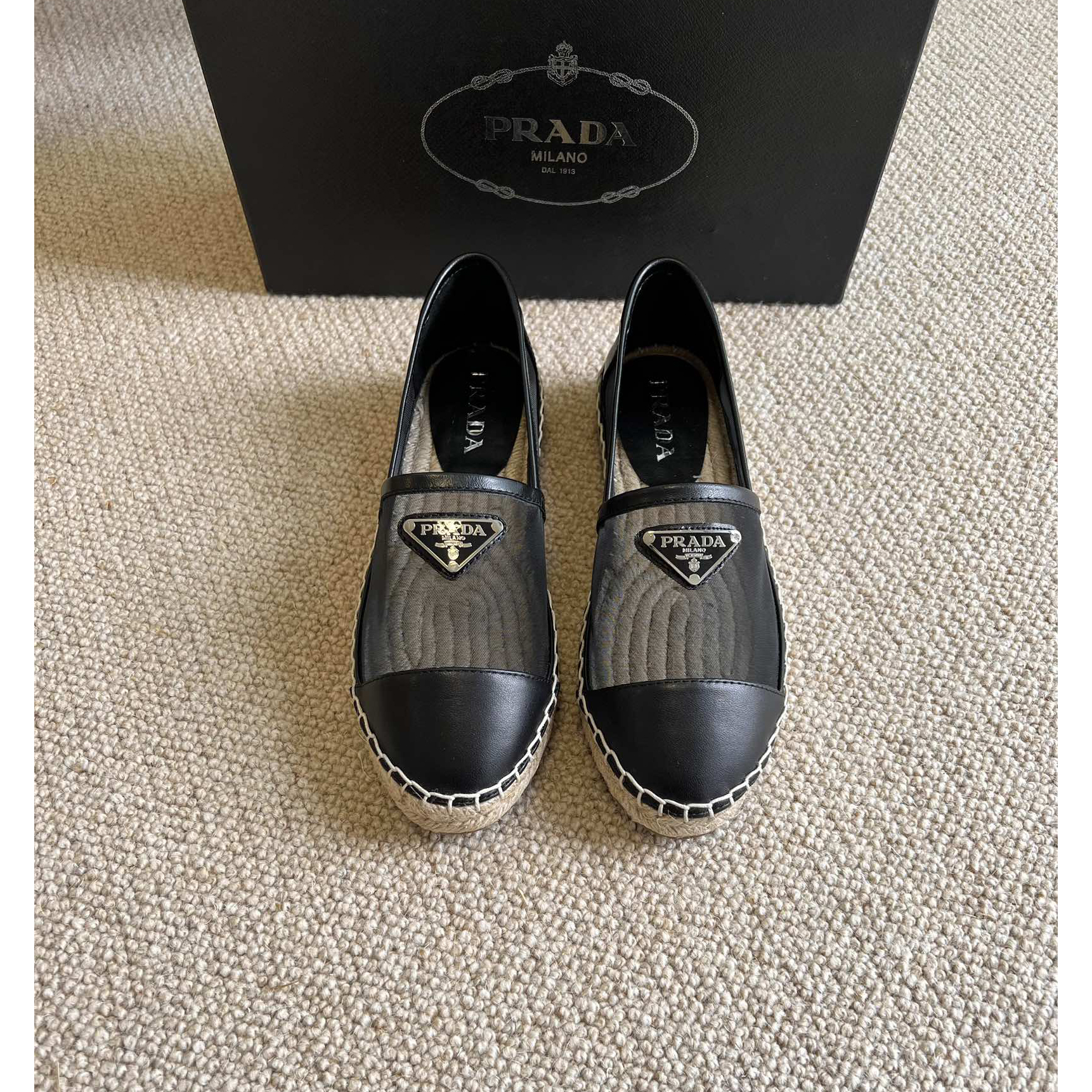 Prada  Logo  Woman Black Loafers - DesignerGu