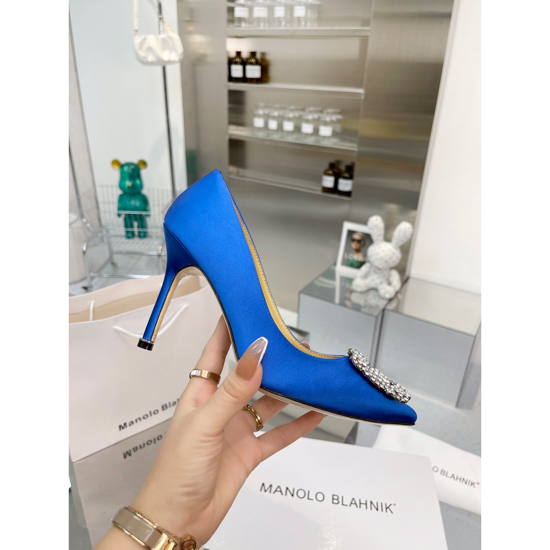 Manolo Blahnik Blue Hangisi Pumps with buckle - DesignerGu