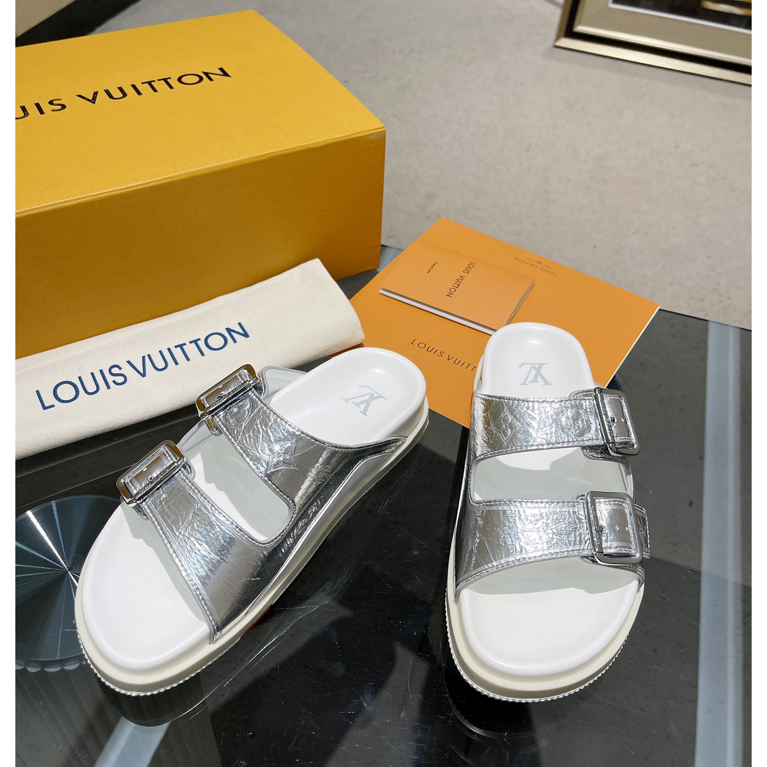 Louis Vuitton Men's Trainer Slippers - DesignerGu