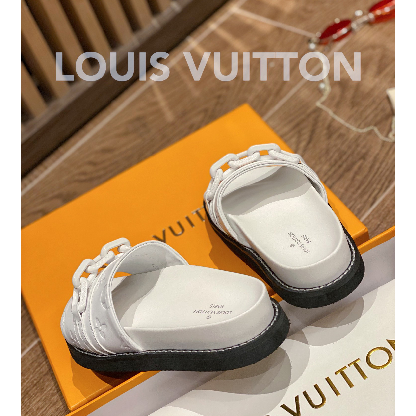 Louis Vuitton Monogram Slipper - DesignerGu