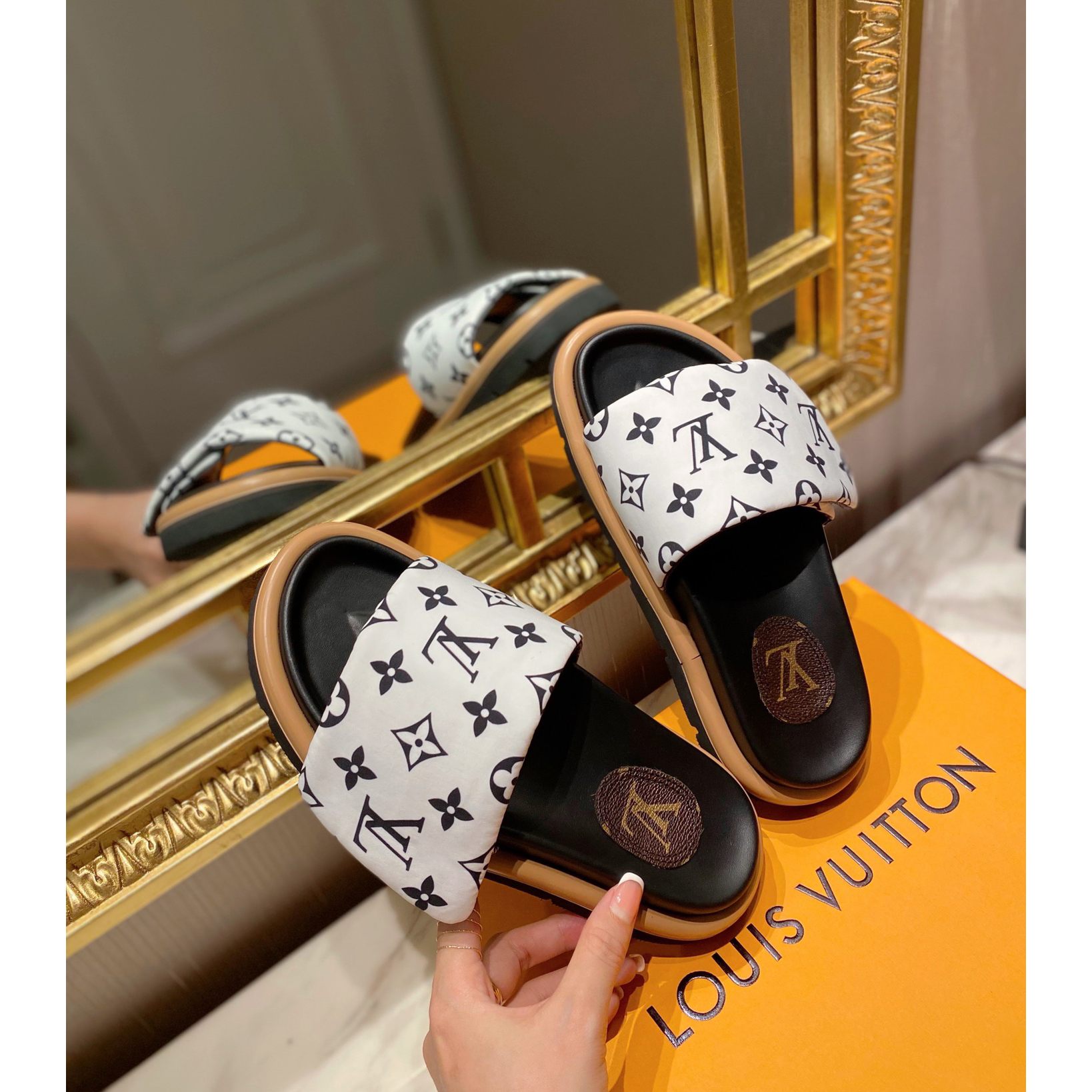 Louis Vuitton Pool Pillow Comfort Mules - DesignerGu