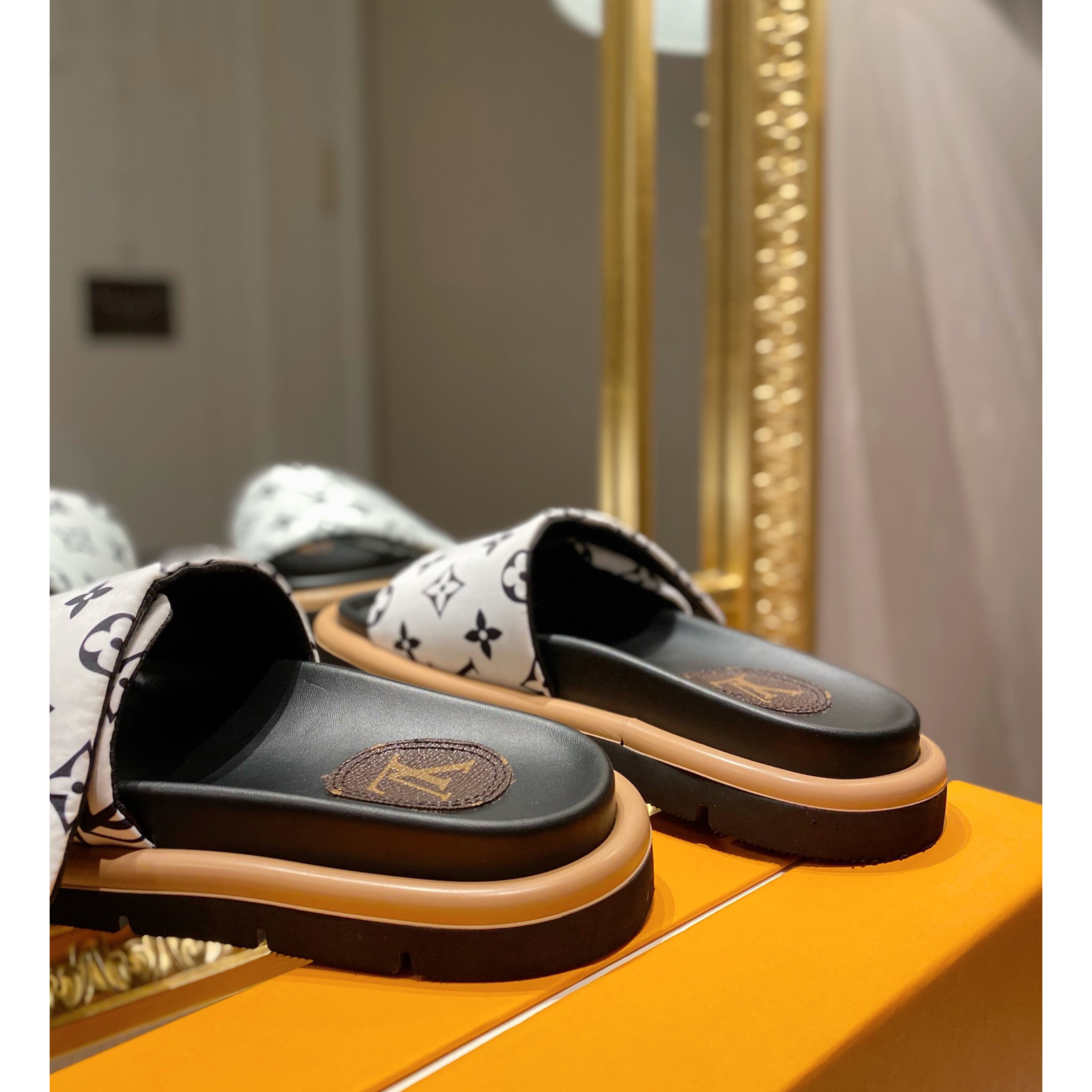 Louis Vuitton Pool Pillow Comfort Mules - DesignerGu