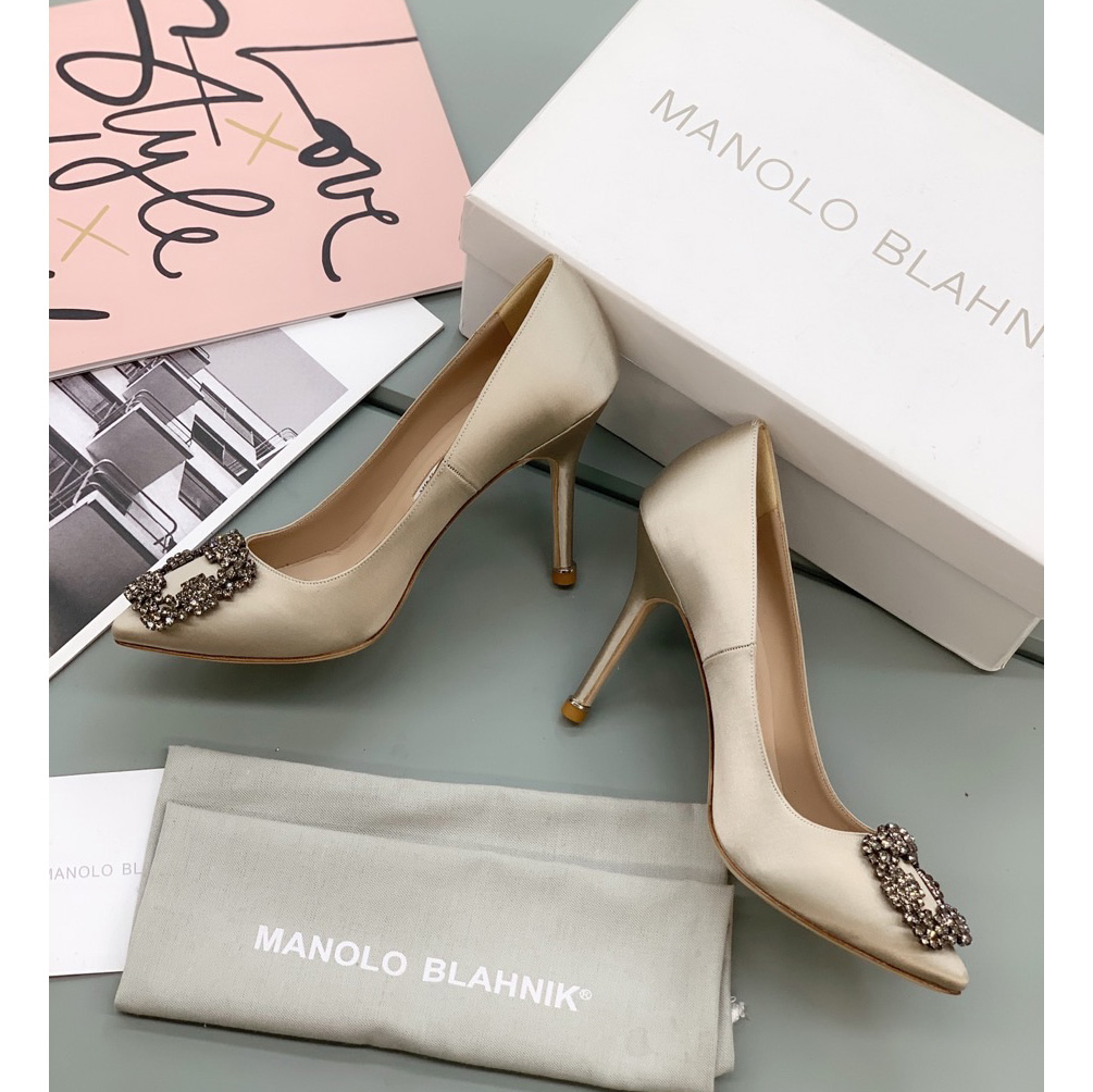 Manolo Blahnik Beige Hangisi Pumps With Buckle - DesignerGu