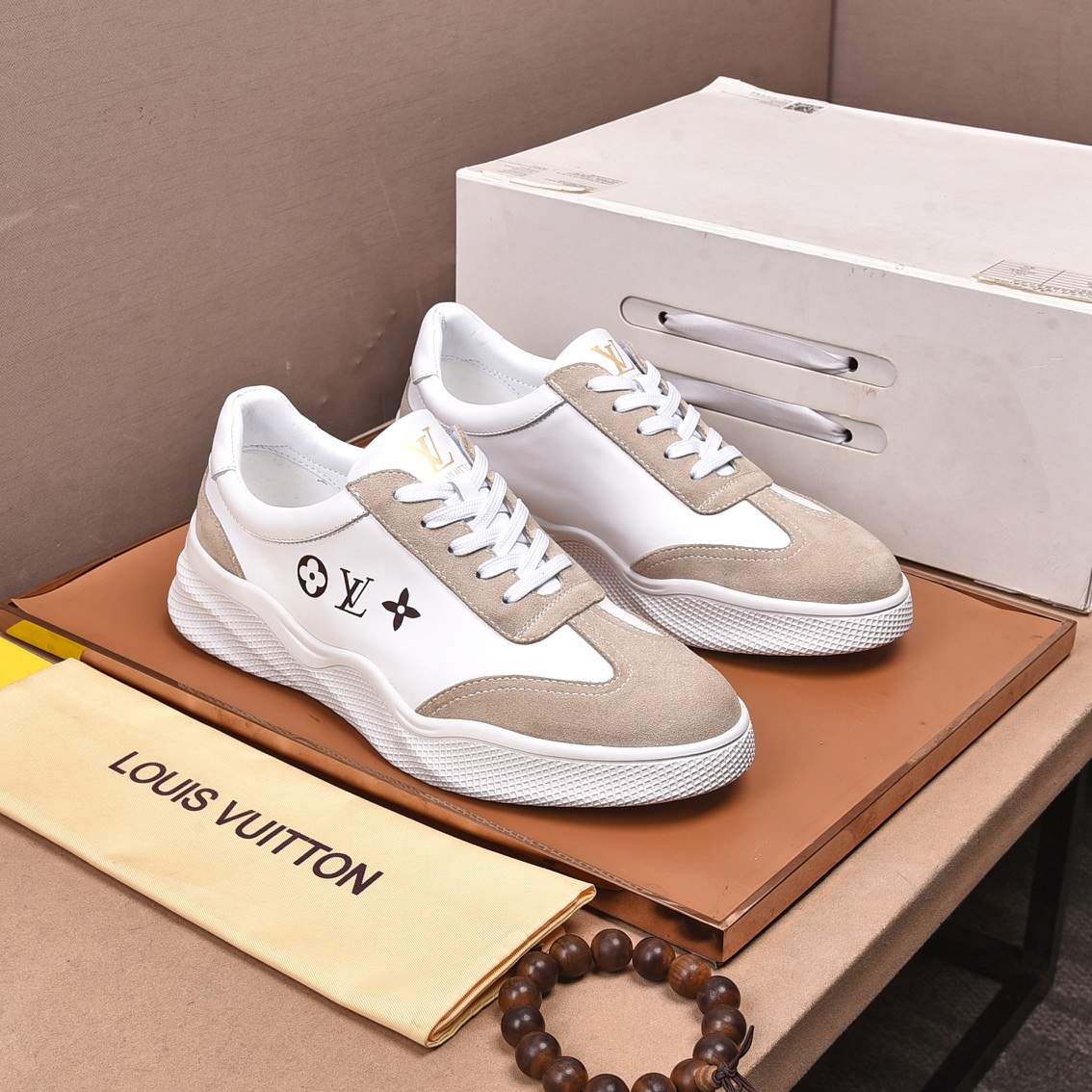 Louis Vuitton Men's Logo Sneaker - DesignerGu