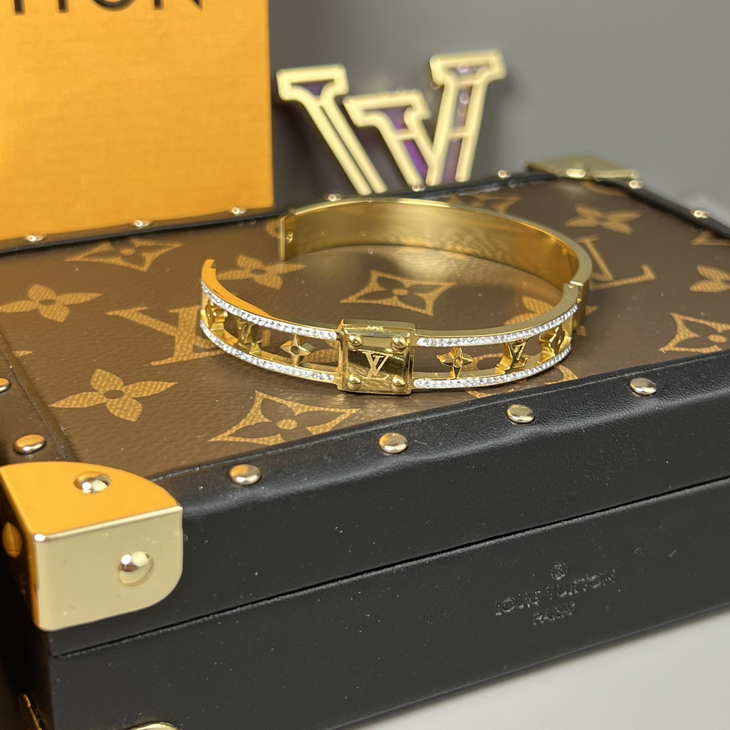 Louis Vuitton Bracelet - DesignerGu