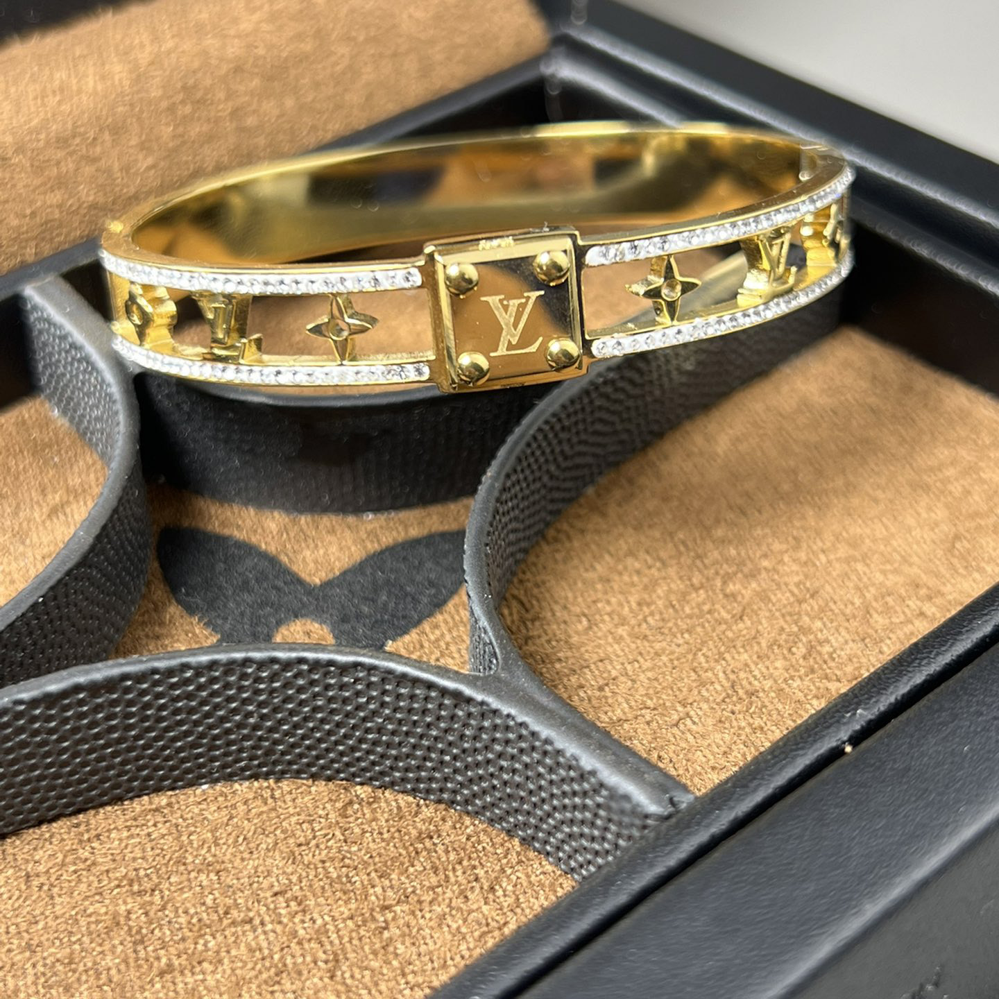 Louis Vuitton Bracelet - DesignerGu