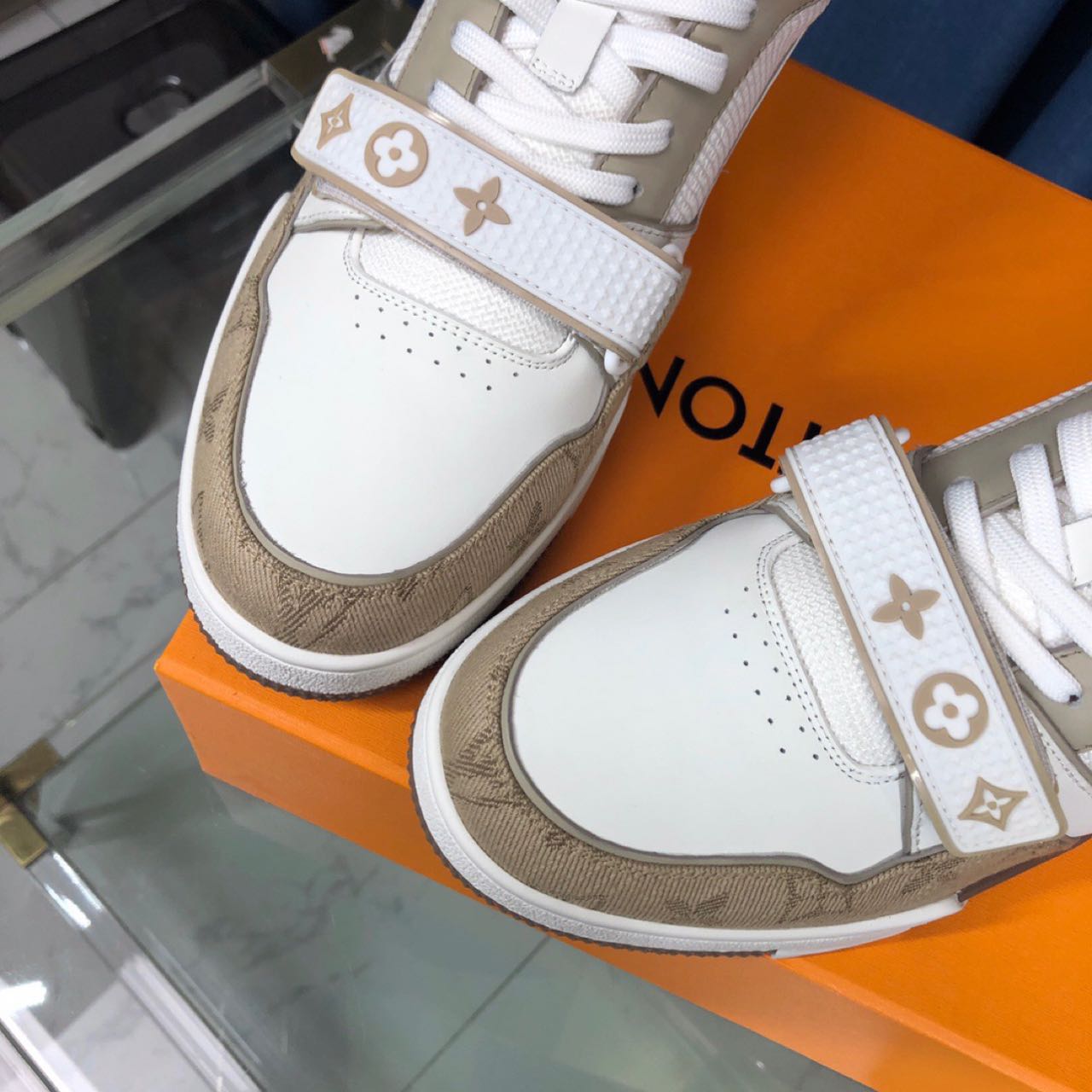 Louis Vuitton Run  Away Sneaker - DesignerGu