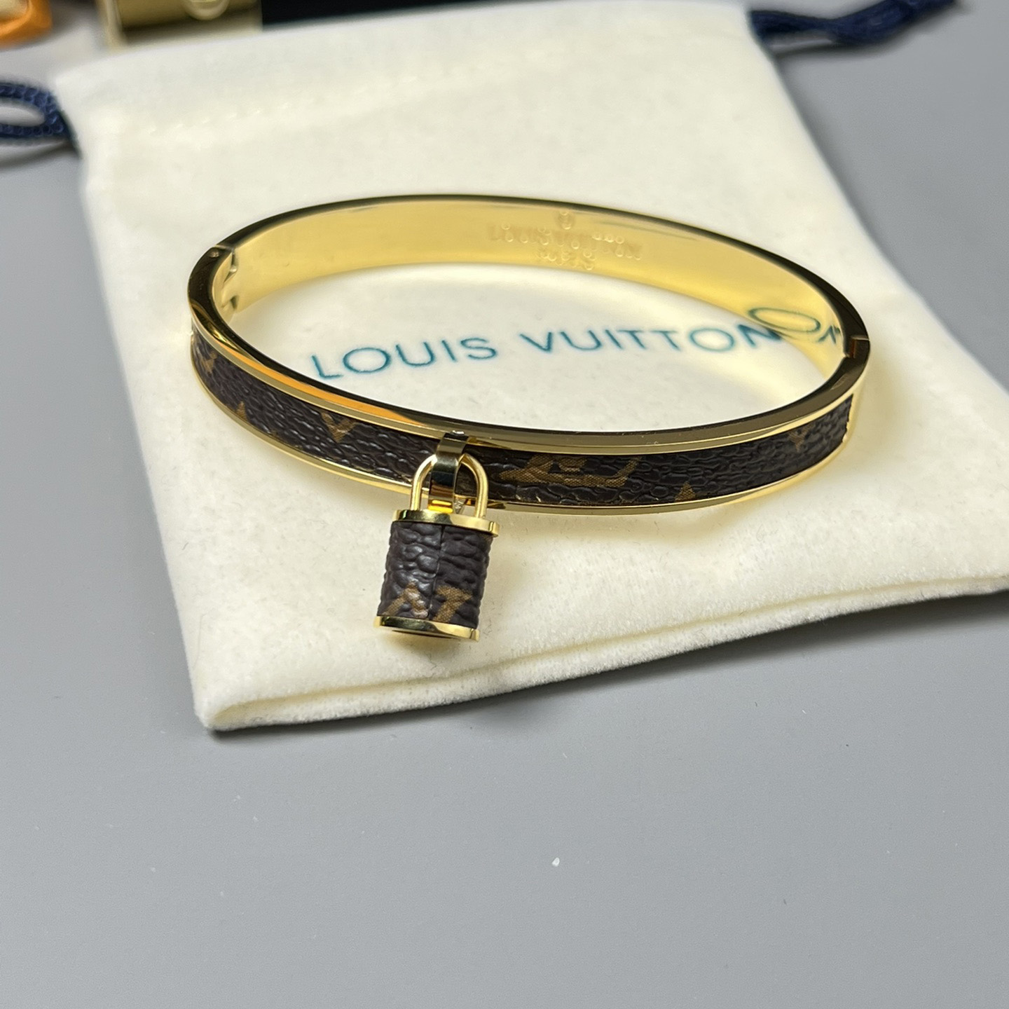 Louis Vuitton Bracelet - DesignerGu