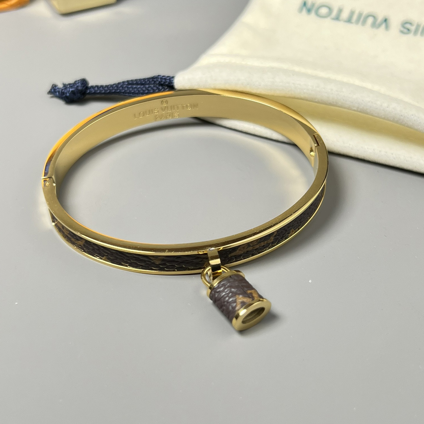 Louis Vuitton Bracelet - DesignerGu