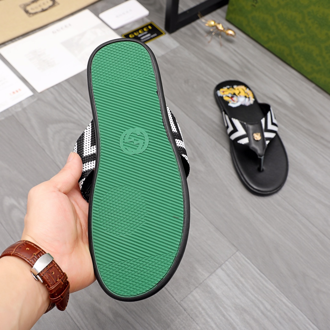 Gucci Rubber GG Men's Flip Flops - DesignerGu