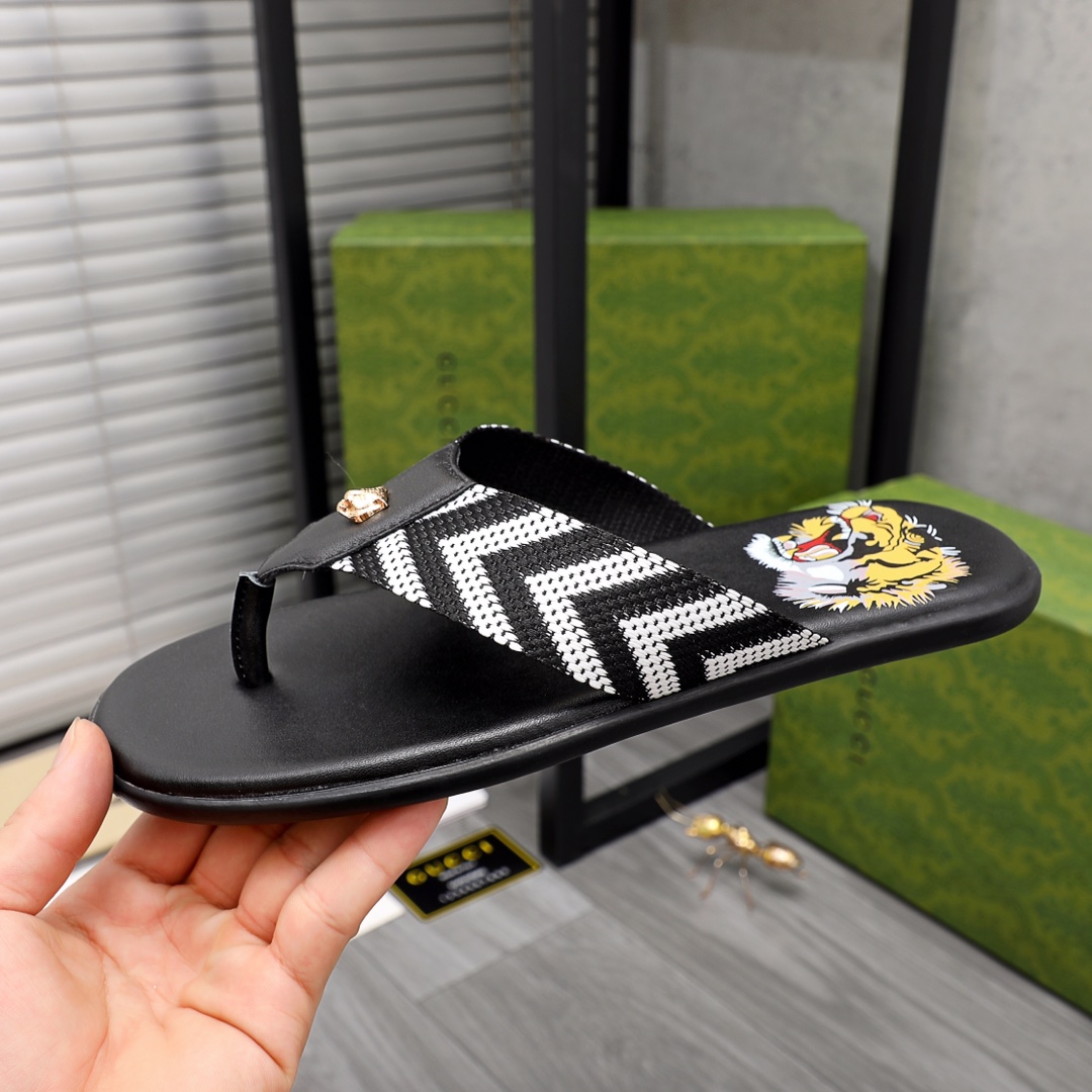 Gucci Rubber GG Men's Flip Flops - DesignerGu