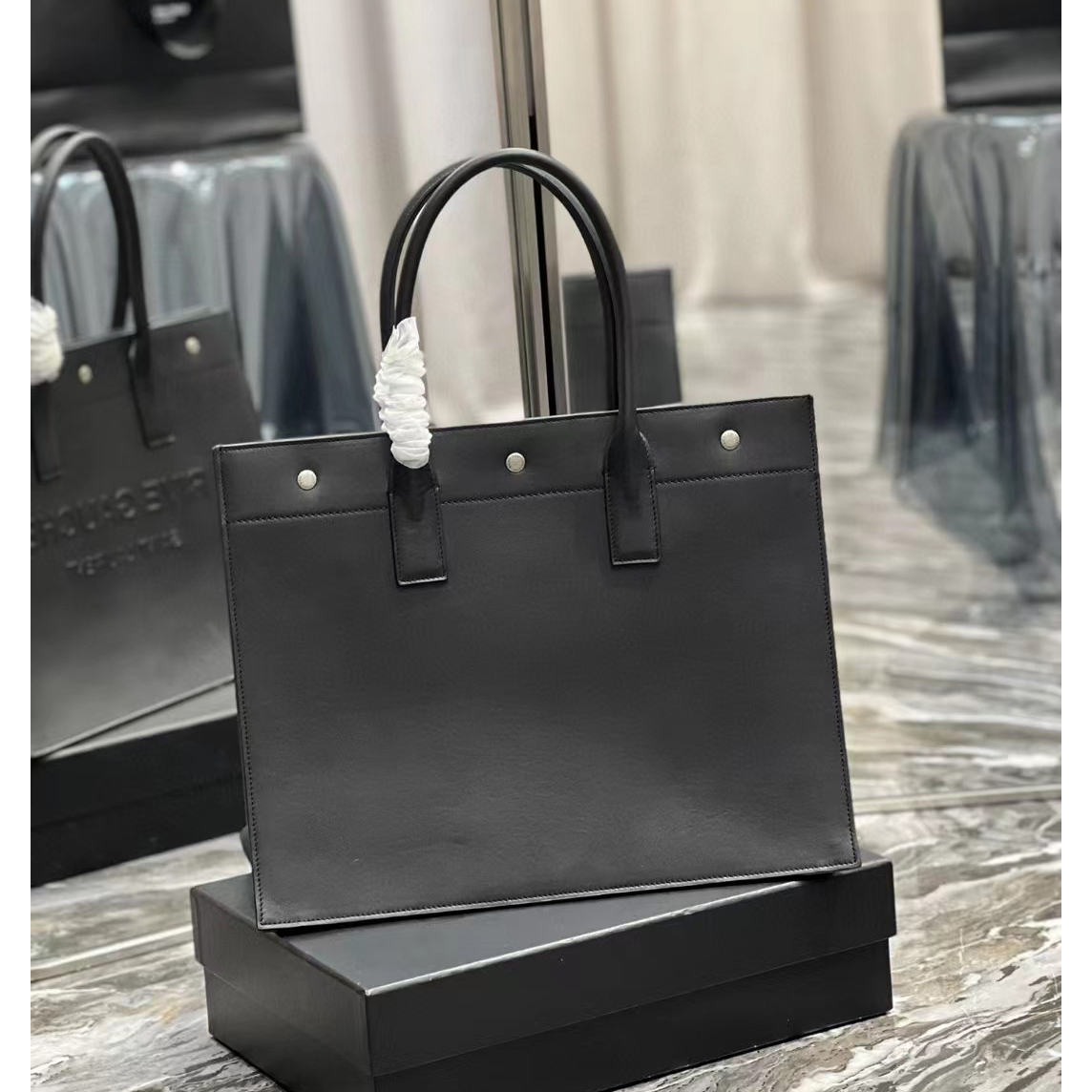 Saint Laurent Rive Gauche Small Tote Bag In Smooth Leather(39-31-18cm) - DesignerGu