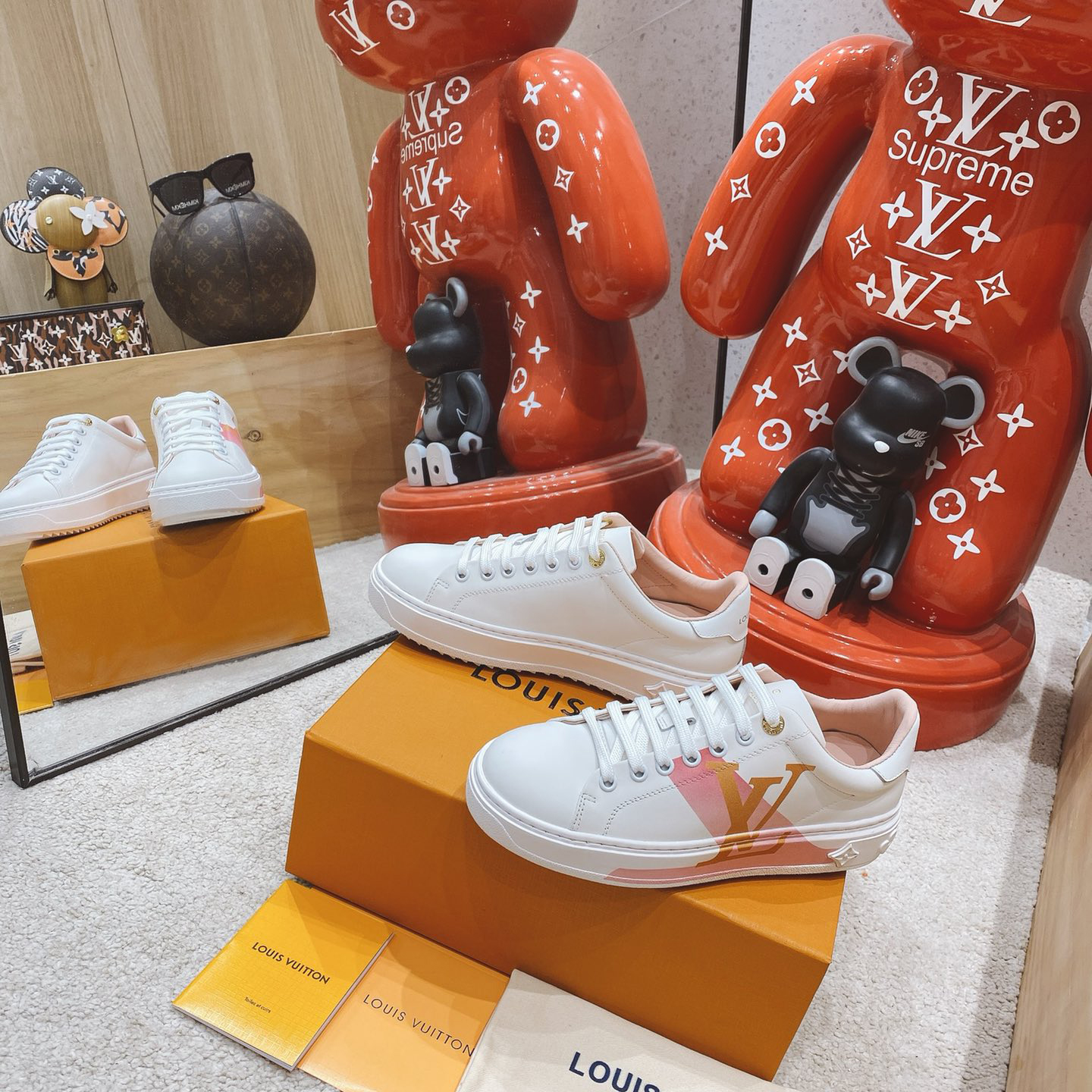 Louis Vuitton Logo Sneaker - DesignerGu