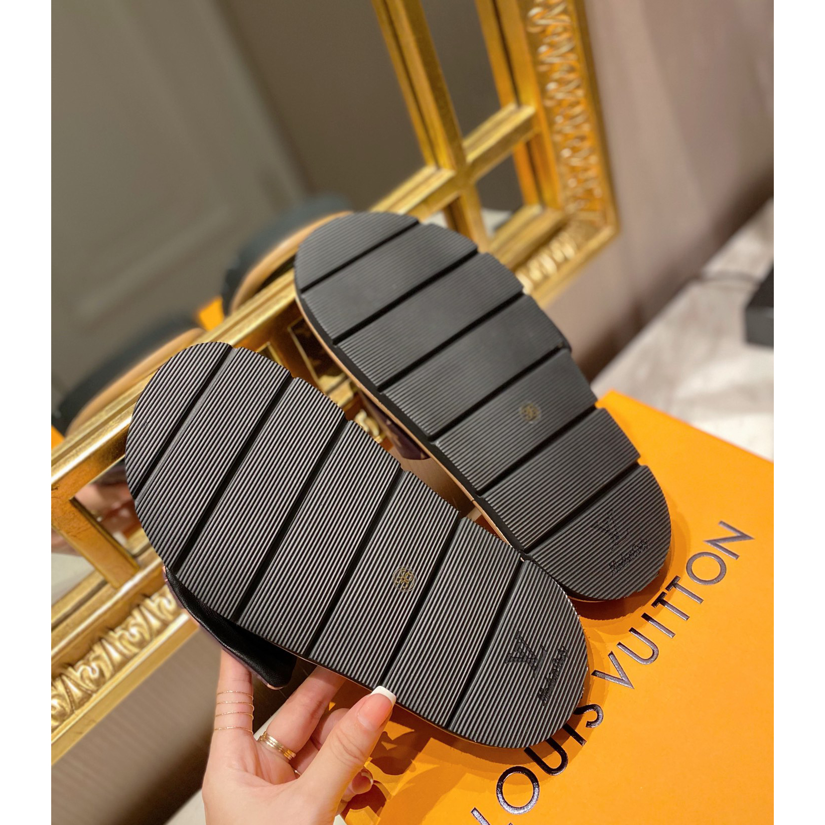 Louis Vuitton Pool Pillow Comfort Mules - DesignerGu