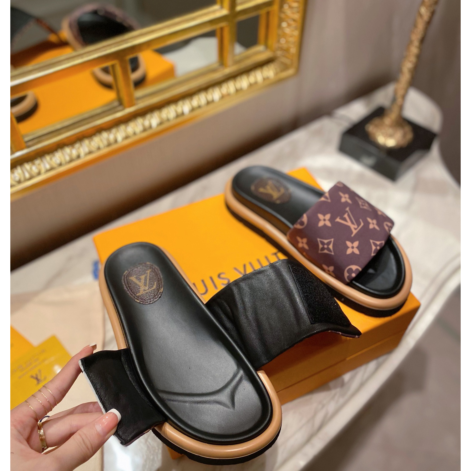 Louis Vuitton Pool Pillow Comfort Mules - DesignerGu