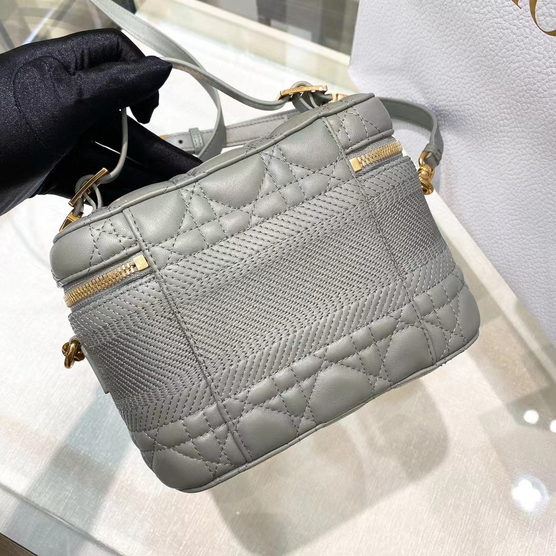 Dior Travel Handbag（18.5-13-10CM） - DesignerGu