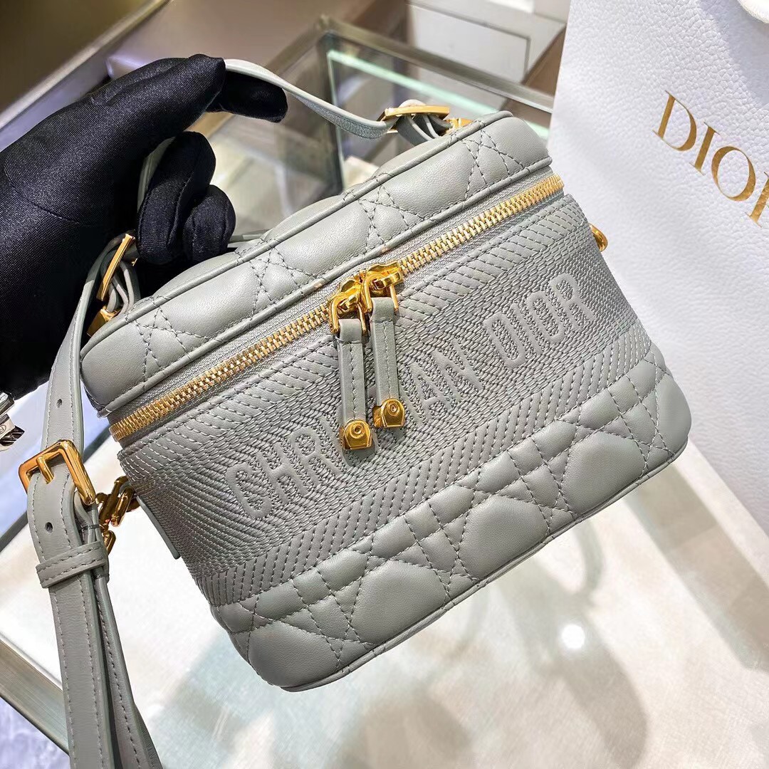 Dior Travel Handbag（18.5-13-10CM） - DesignerGu