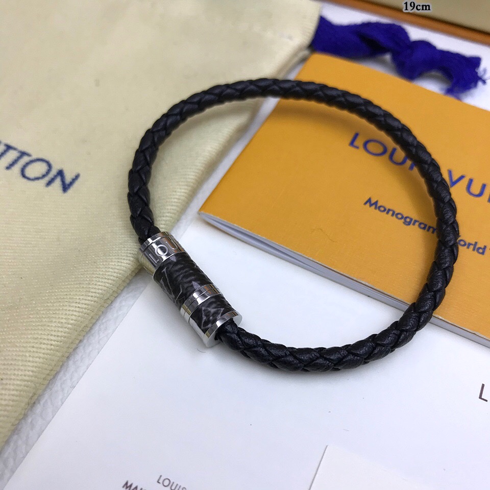 Louis Vuitton Bracelet - DesignerGu