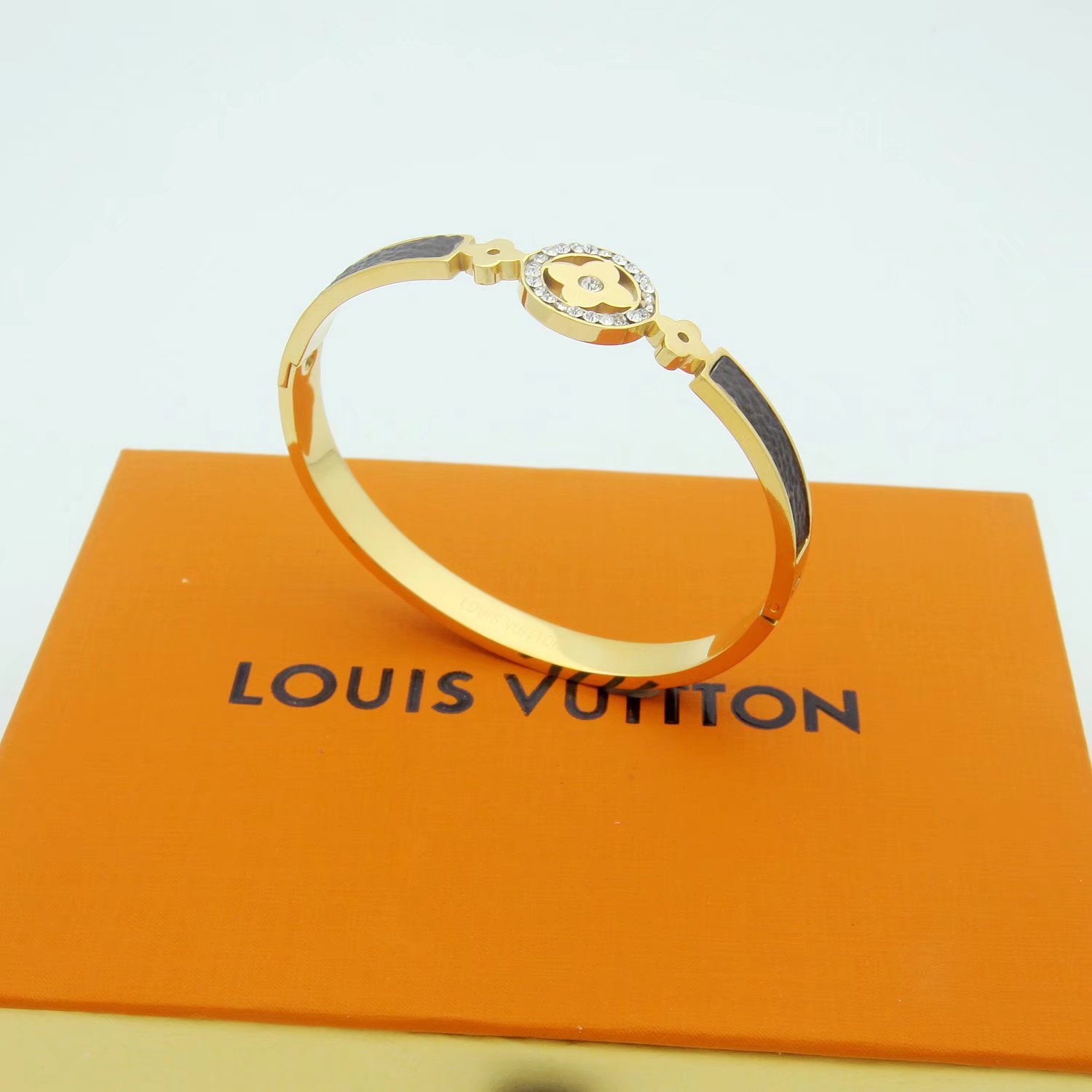 Louis Vuitton Bracelet - DesignerGu