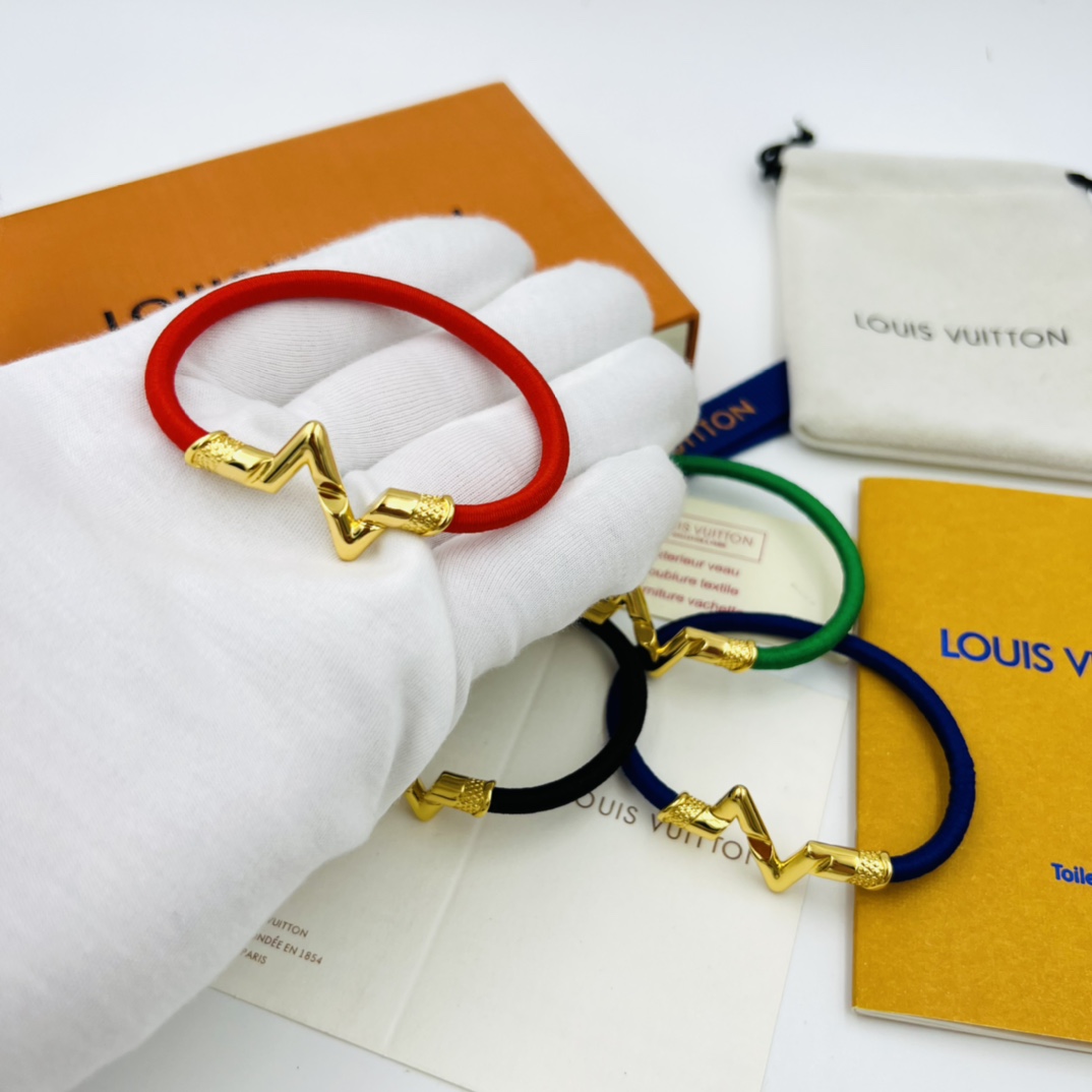 Louis Vuitton LV Volt Play 18K Bracelet - DesignerGu