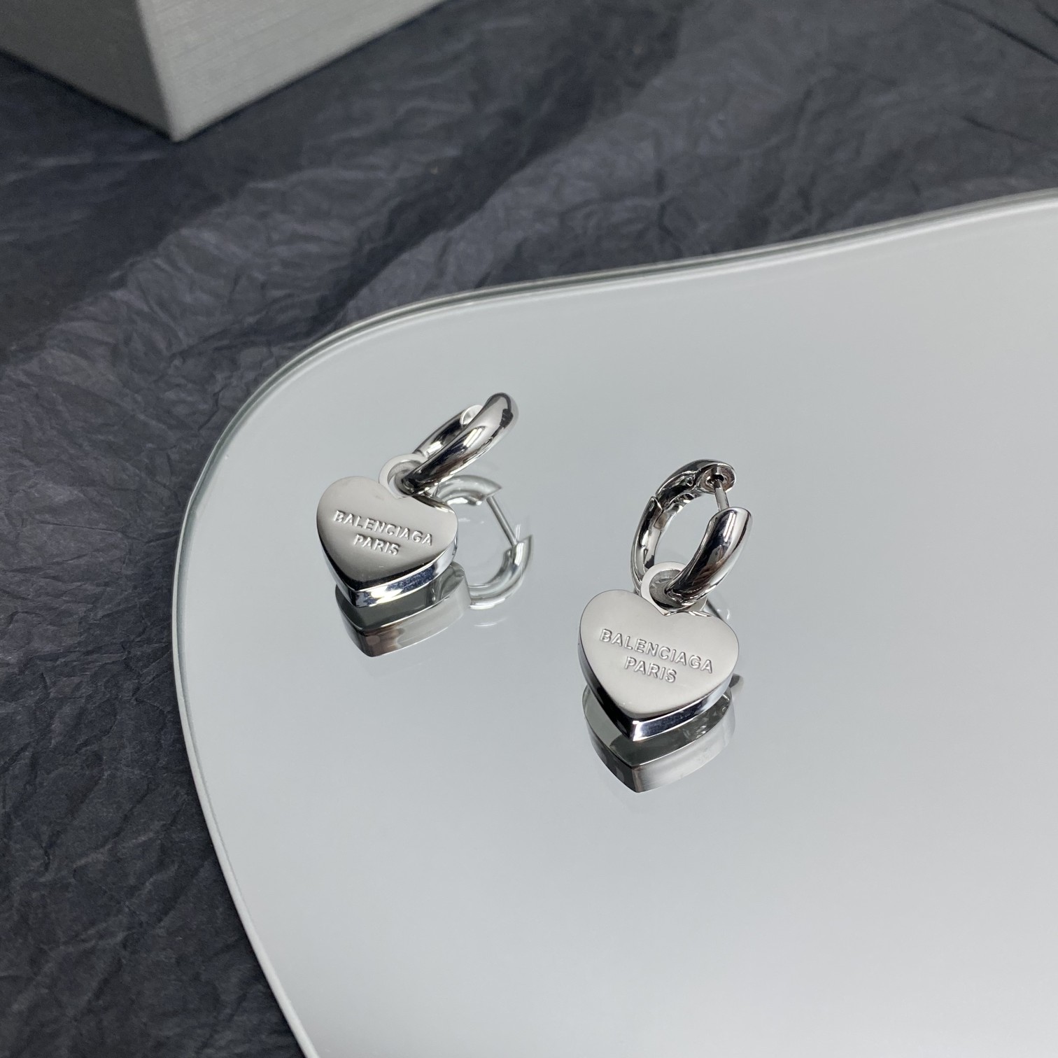 Balenciaga  Engraved Heart Earrings - DesignerGu