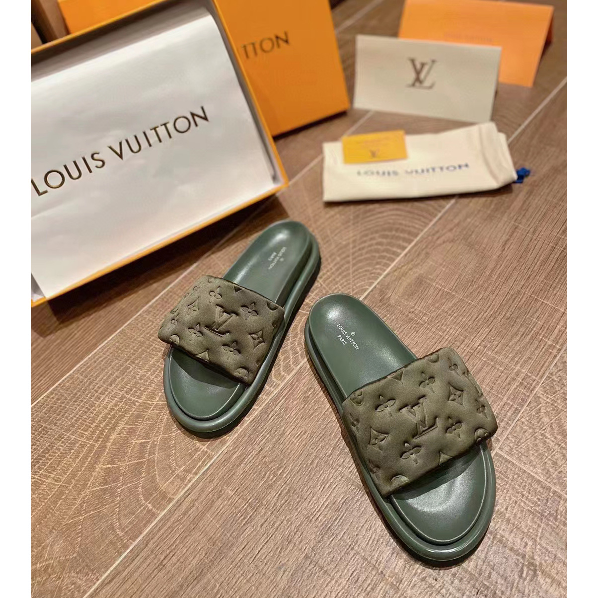 Louis Vuitton Pool Pillow Comfort Mules - DesignerGu