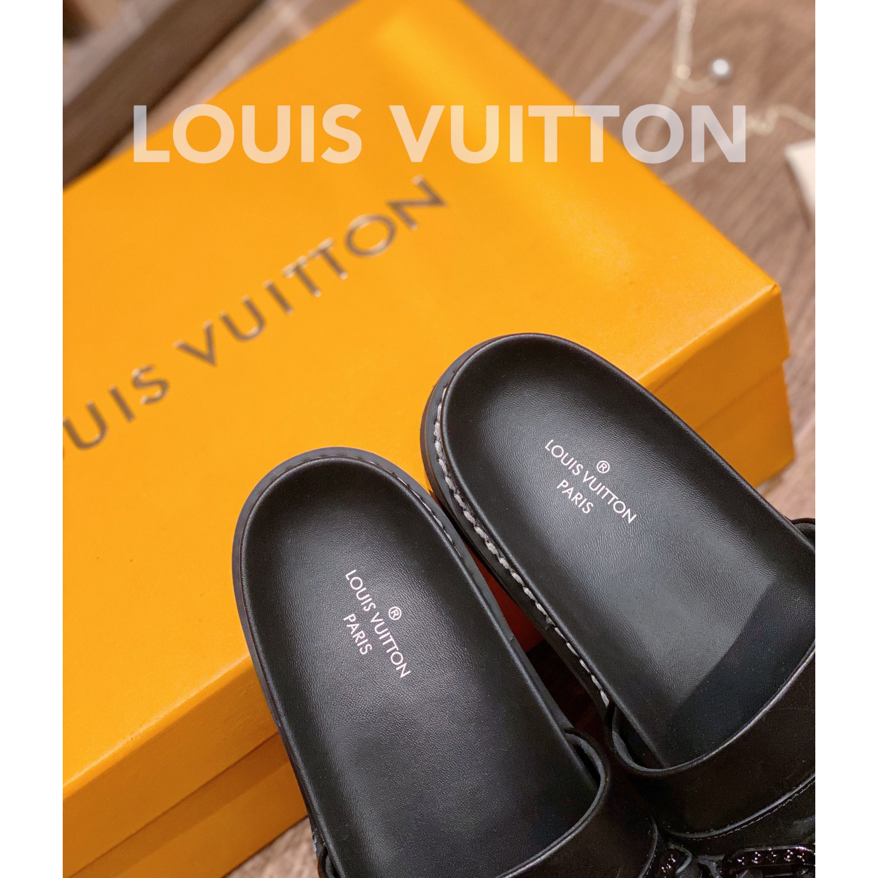 Louis Vuitton Monogram Slipper - DesignerGu