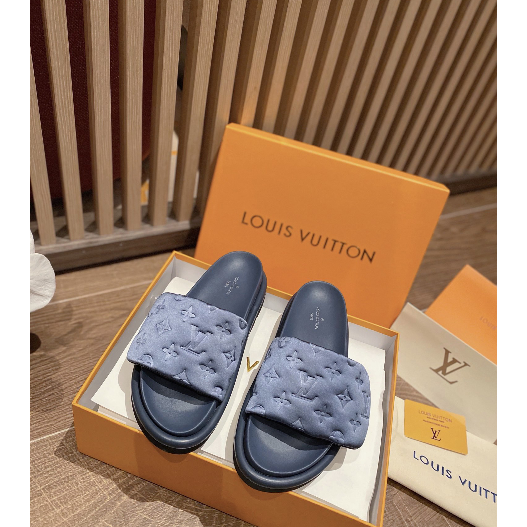 Louis Vuitton Pool Pillow Comfort Mules - DesignerGu