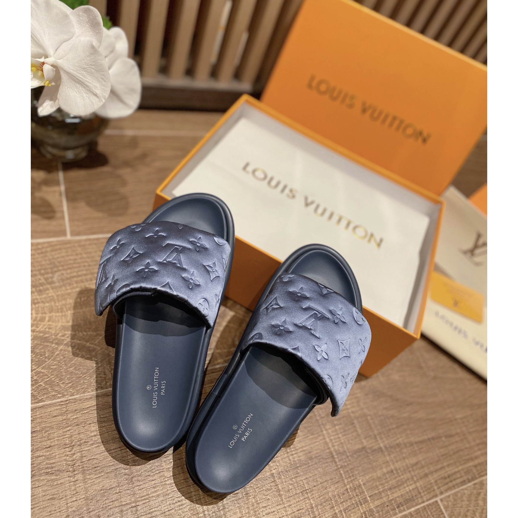 Louis Vuitton Pool Pillow Comfort Mules - DesignerGu