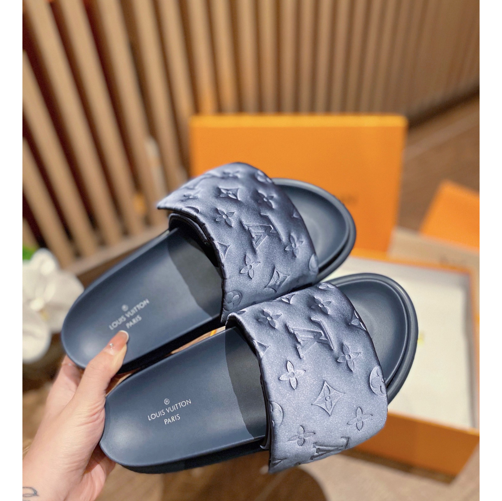 Louis Vuitton Pool Pillow Comfort Mules - DesignerGu