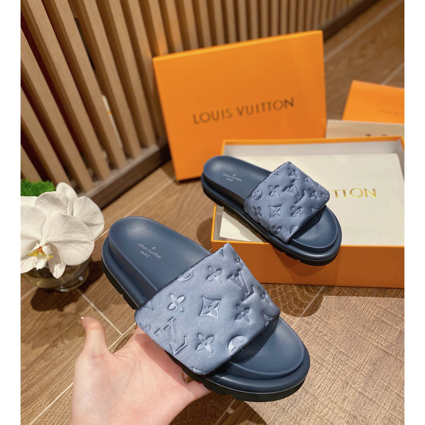 Louis Vuitton Pool Pillow Comfort Mules - DesignerGu