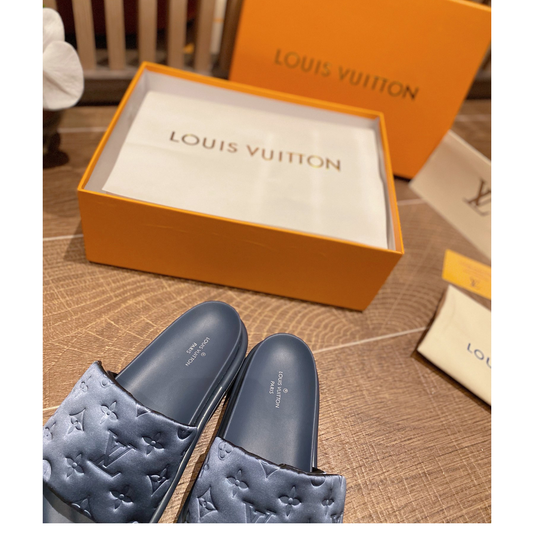 Louis Vuitton Pool Pillow Comfort Mules - DesignerGu