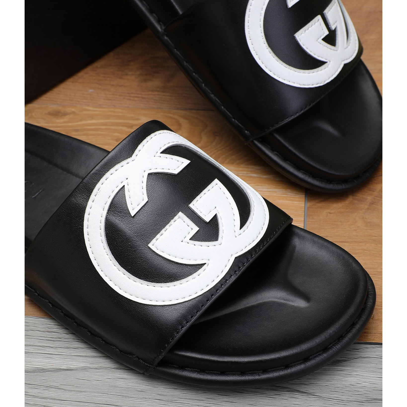 Gucci GG Rubber Slide Sandal - DesignerGu