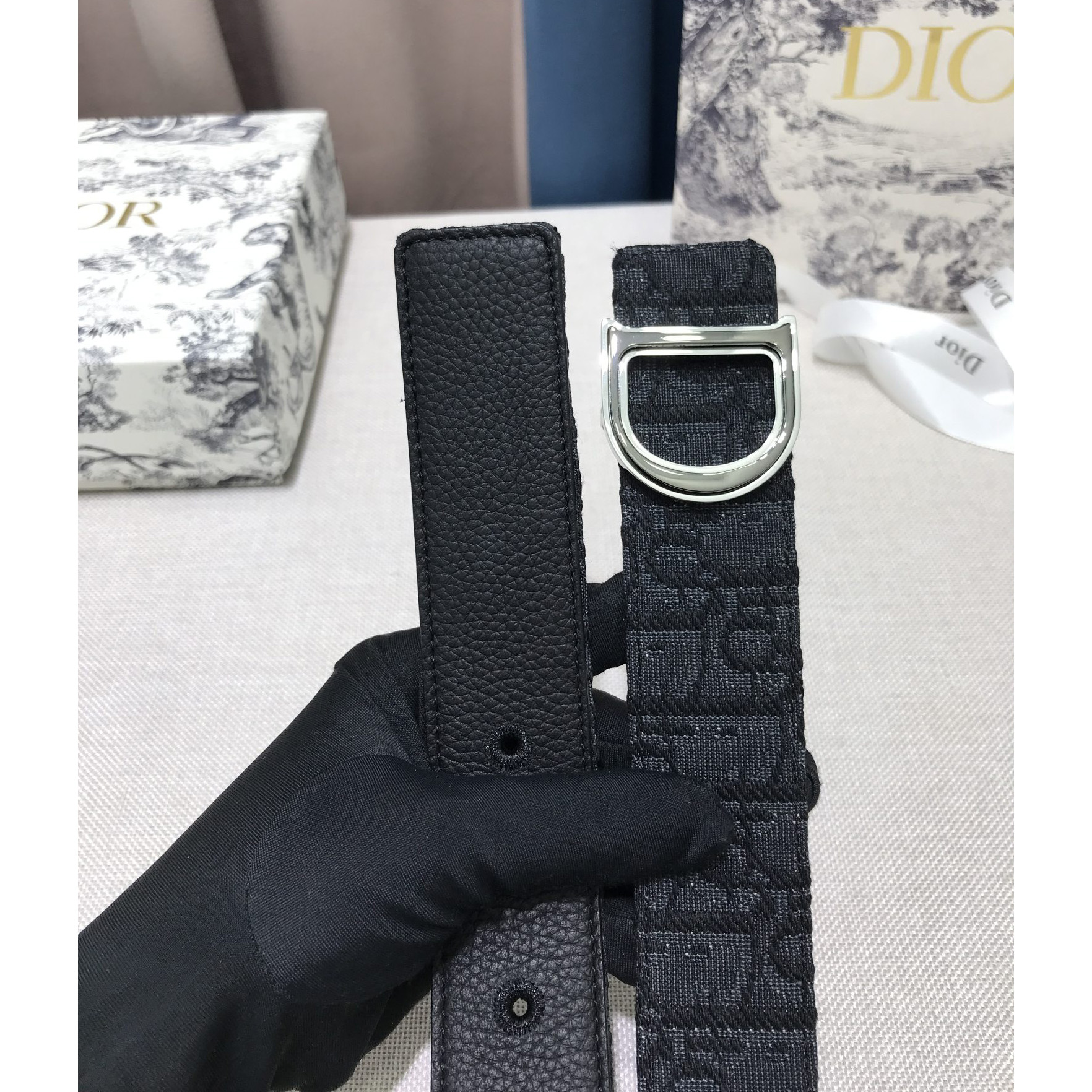 Dior Leather Belt With 'D' Buckle - DesignerGu