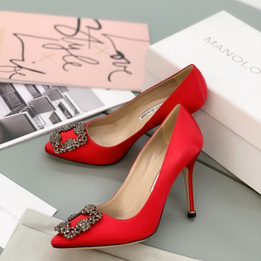 Manolo Blahnik Red Hangisi Pumps With Buckle - DesignerGu