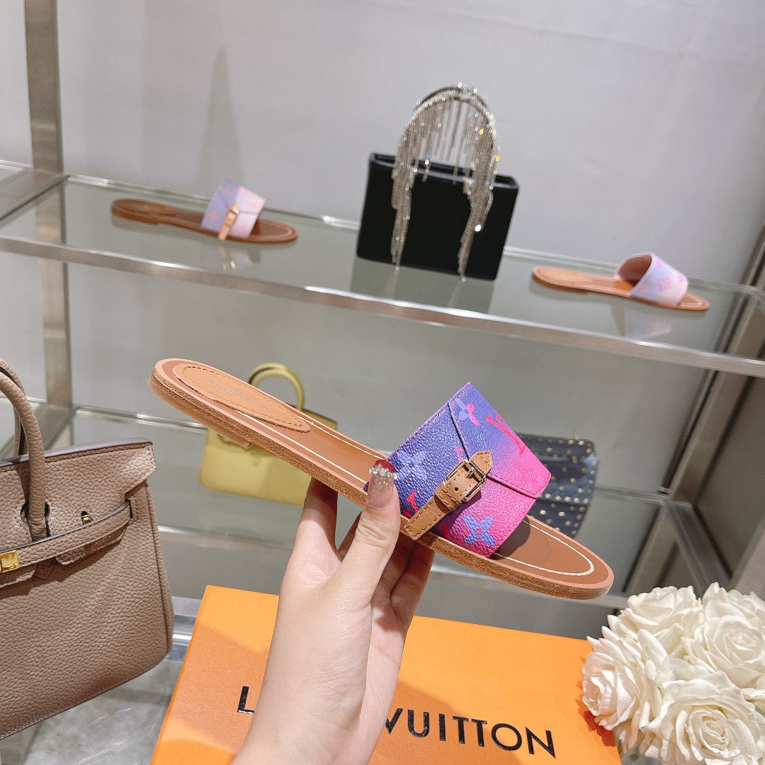 Louis Vuitton Lock It Flat Mule - DesignerGu