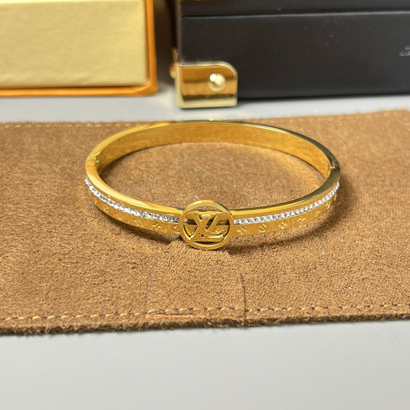 Louis Vuitton Bracelet - DesignerGu