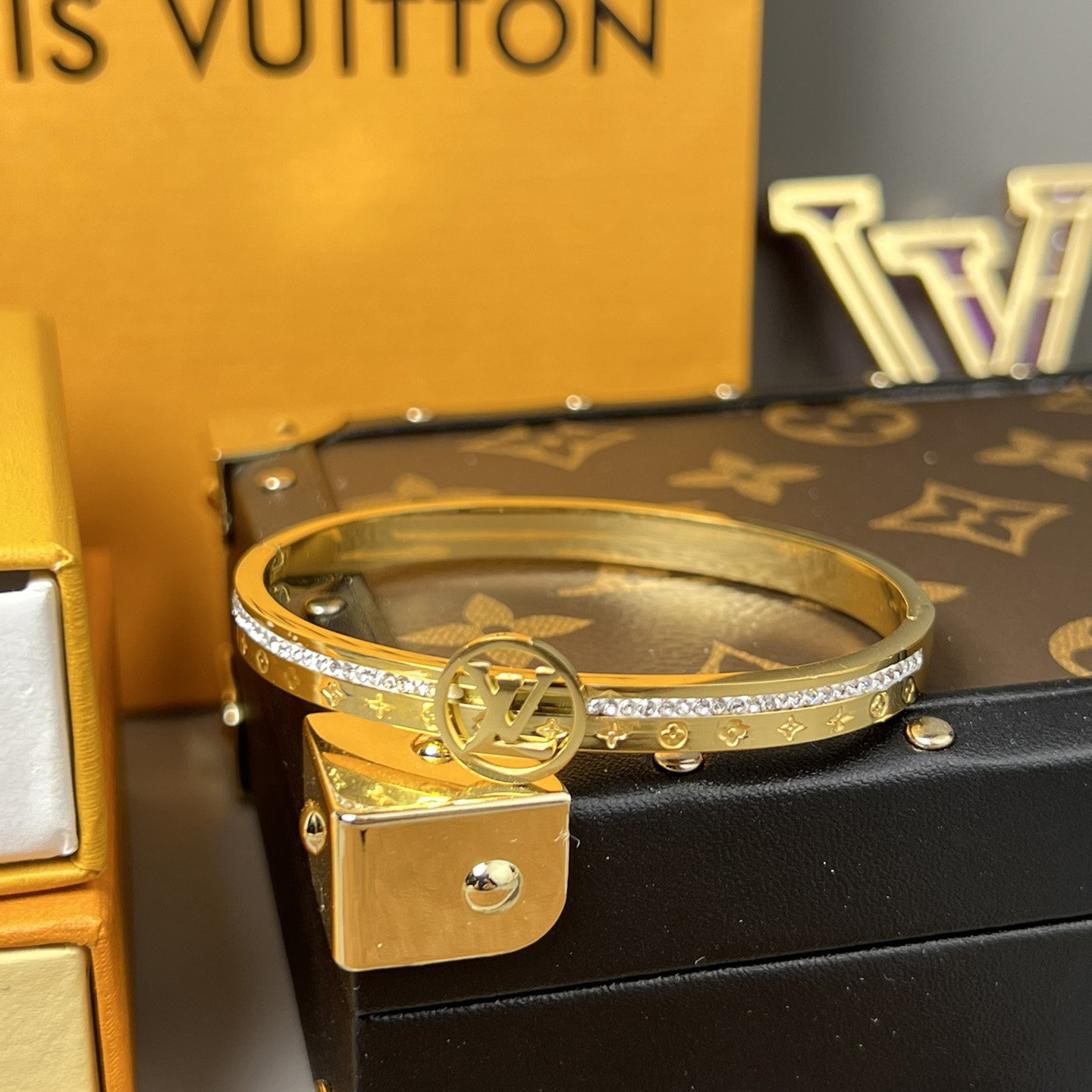 Louis Vuitton Bracelet - DesignerGu